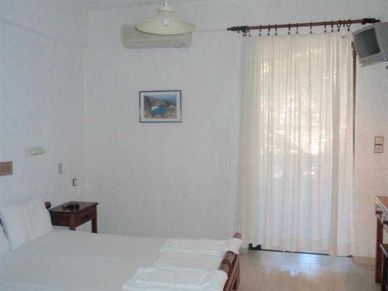 Fevro Hotel Agia Galini  Bagian luar foto