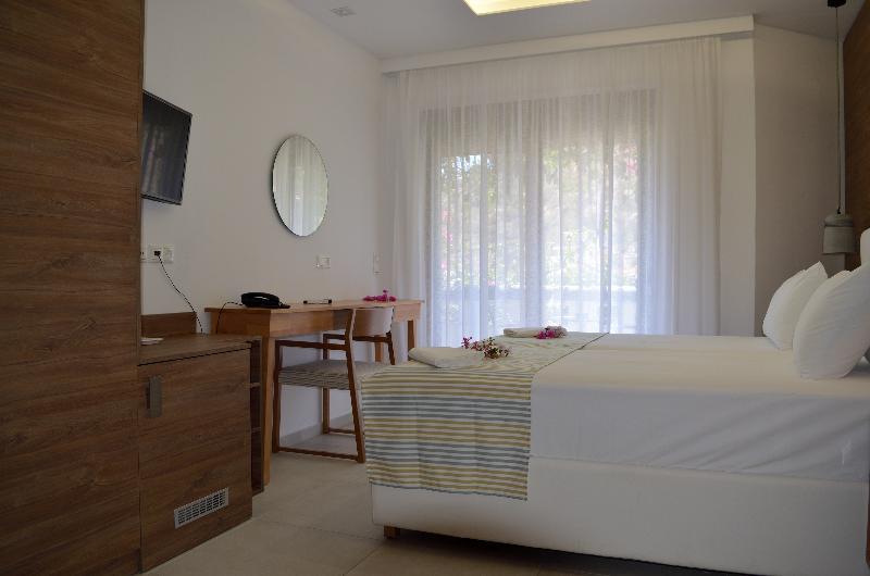 Fevro Hotel Agia Galini  Bagian luar foto