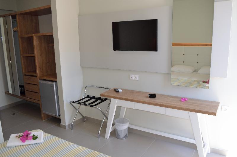Fevro Hotel Agia Galini  Bagian luar foto